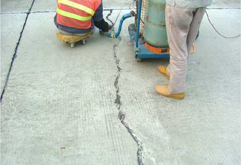城市道路的混凝土裂縫控制及道路裂縫修補(bǔ)