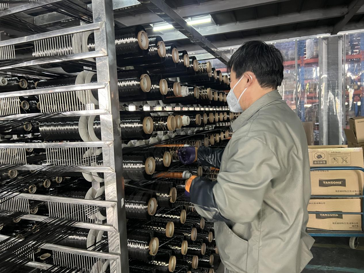 曼卡特碳纖維布、源頭廠家直供高強(qiáng)度材料